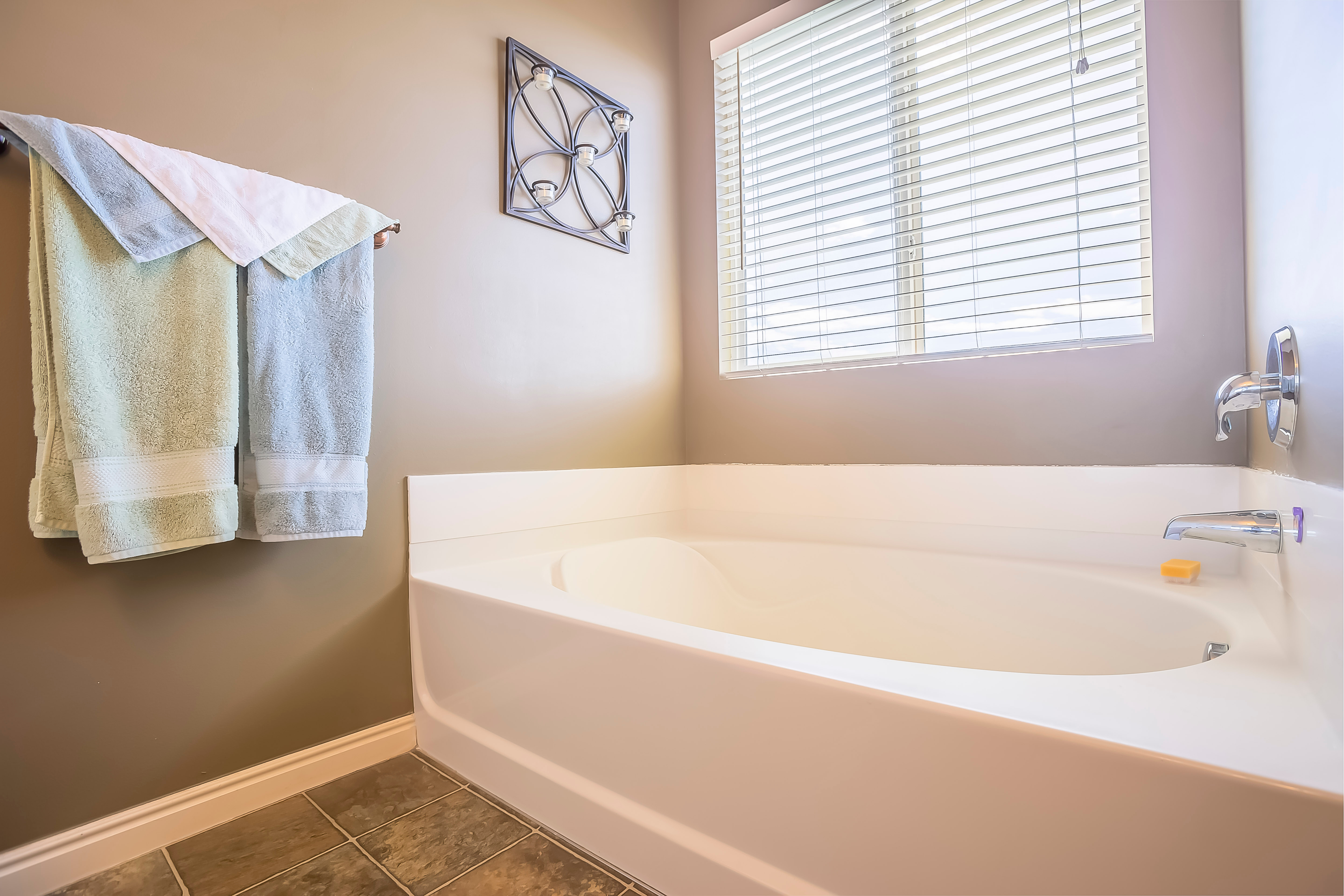 window treatment for bathrooms