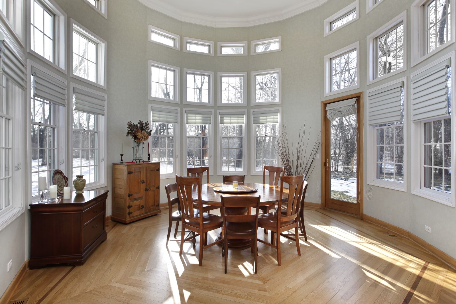 Sunroom with silver-white Roman shades
